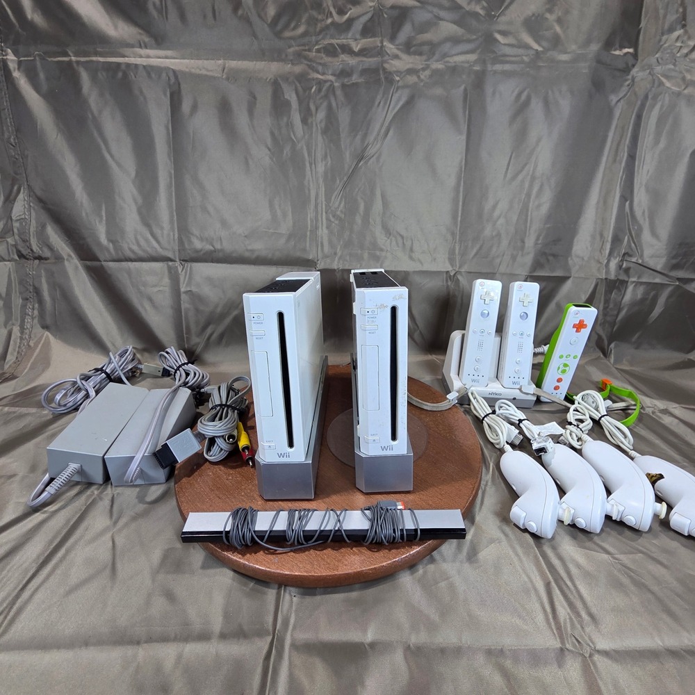 Nintendo Wii Console Bundle 2 Consoles 3 Remotes 4 Nunchuks Nyko Charger RVL-001